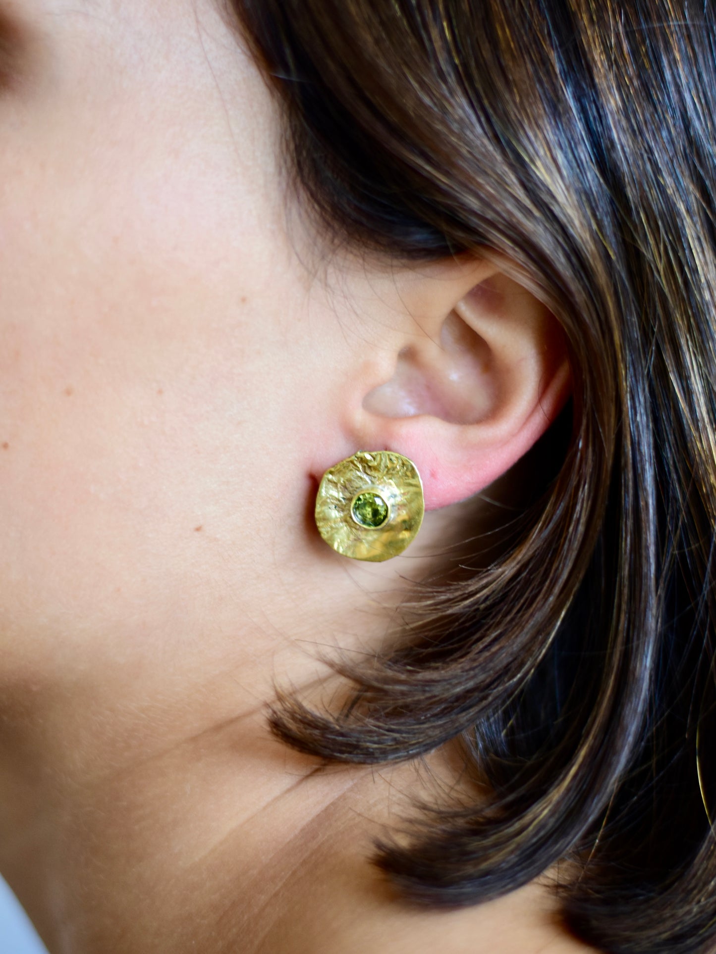 Caravanas lookeadoras doradas con verde