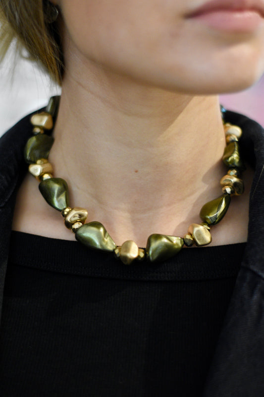 Collar Iris verde oliva