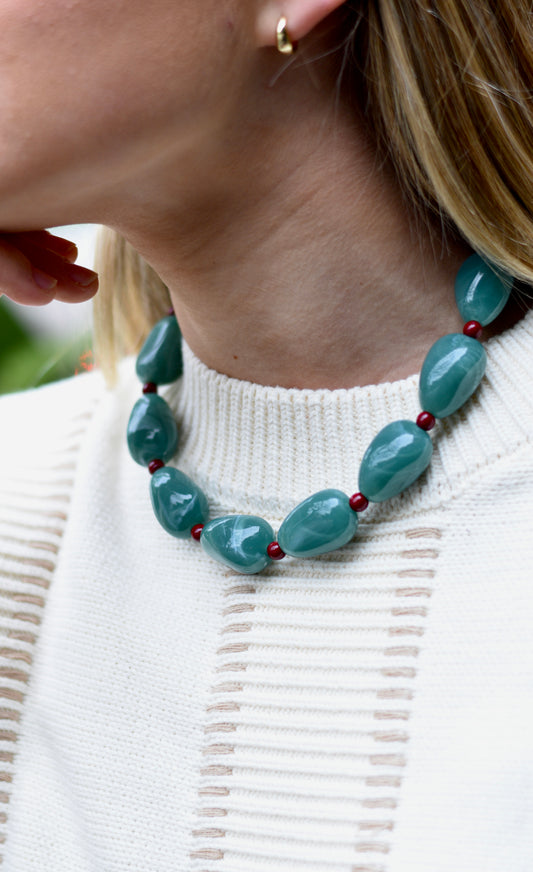 Collar Montaña verde con bordo